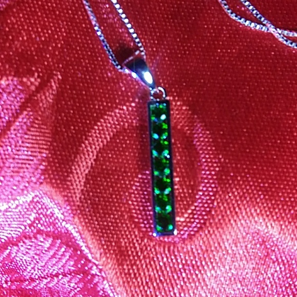 Russian Chrome 7 Stone Diopside Necklace - Picture 2 of 2
